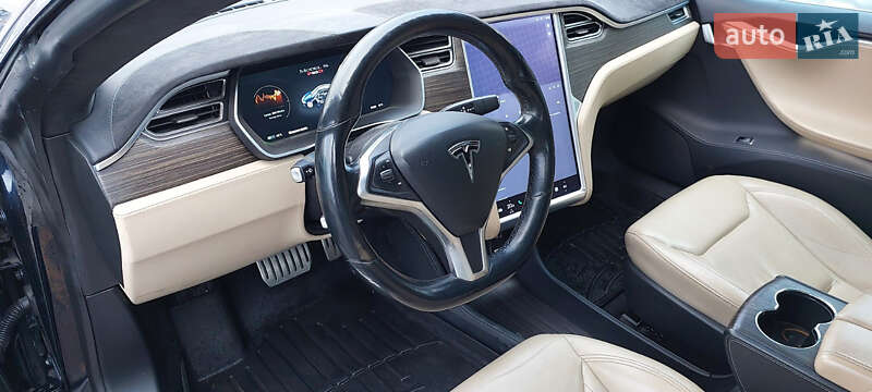 Лифтбек Tesla Model S 2015 в Киеве