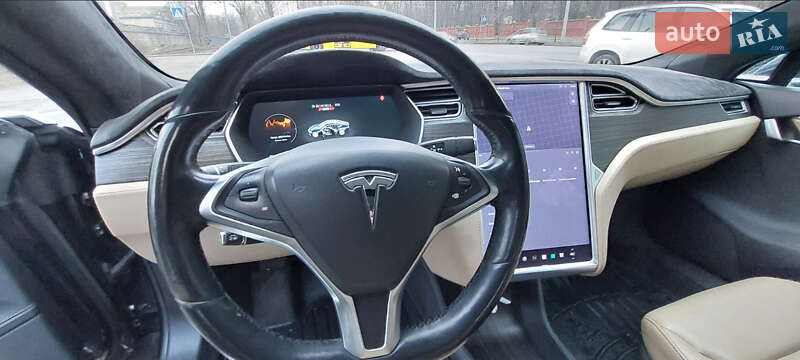 Лифтбек Tesla Model S 2015 в Киеве