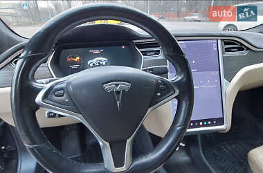 Лифтбек Tesla Model S 2015 в 