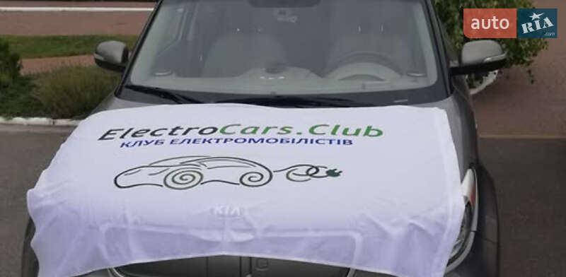 Лифтбек Tesla Model S 2015 в Киеве