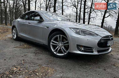 Лифтбек Tesla Model S 2015 в Киеве