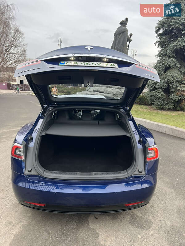 Лифтбек Tesla Model S 2017 в Черкассах