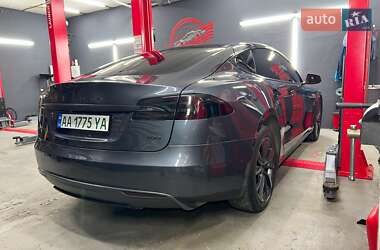 Лифтбек Tesla Model S 2015 в 