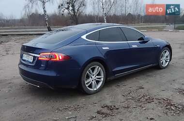 Лифтбек Tesla Model S 2015 в Киеве