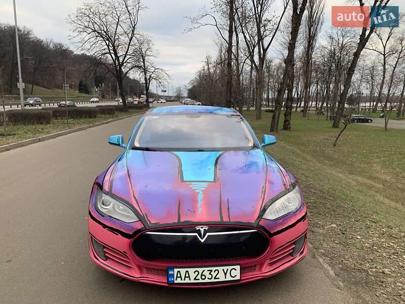 Ліфтбек Tesla Model S 2014 в Києві