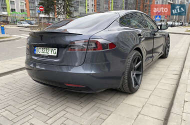 Лифтбек Tesla Model S 2017 в Львове