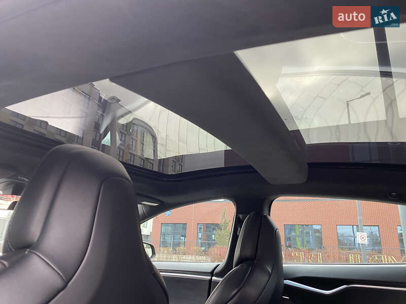 Ліфтбек Tesla Model S 2017 в Львові