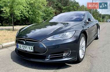 Лифтбек Tesla Model S 2016 в Киеве