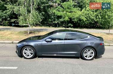 Лифтбек Tesla Model S 2016 в Киеве