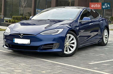 Лифтбек Tesla Model S 2016 в Львове