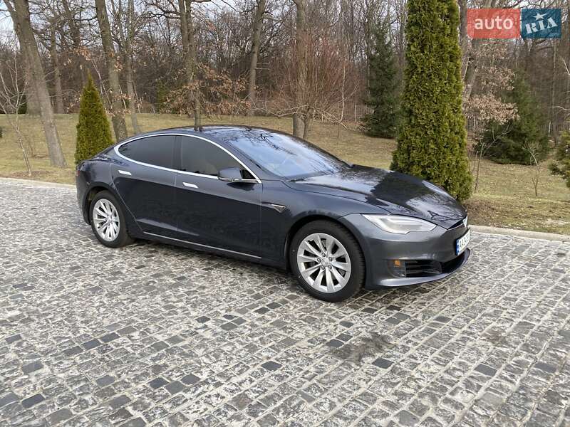 Ліфтбек Tesla Model S 2016 в Києві