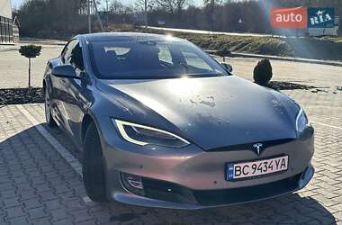 Лифтбек Tesla Model S 2016 в Львове