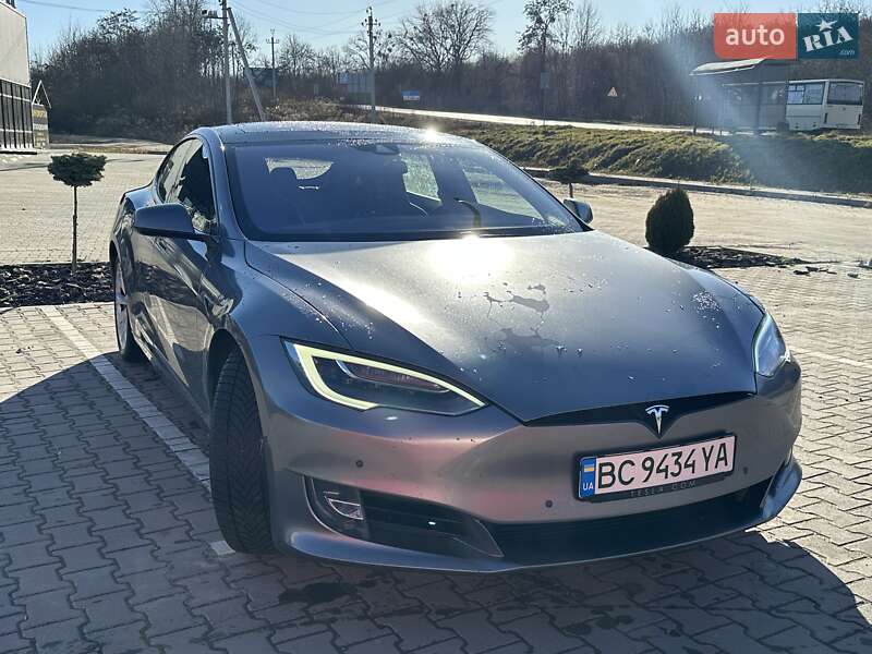 Лифтбек Tesla Model S 2016 в Львове