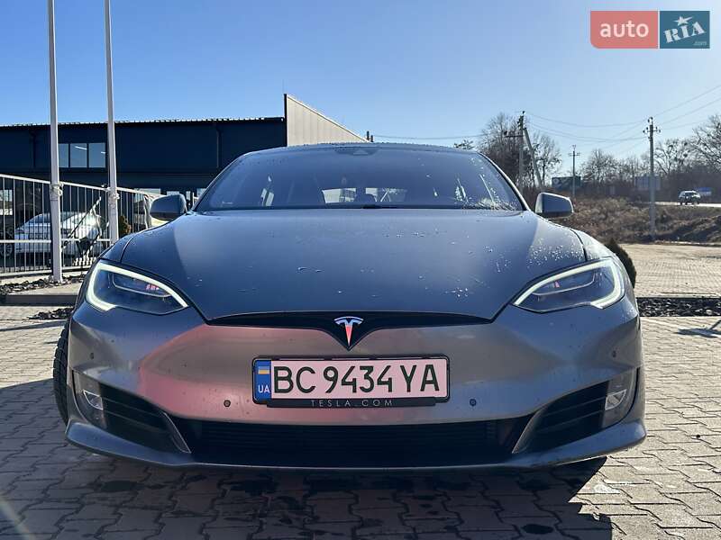 Лифтбек Tesla Model S 2016 в Львове