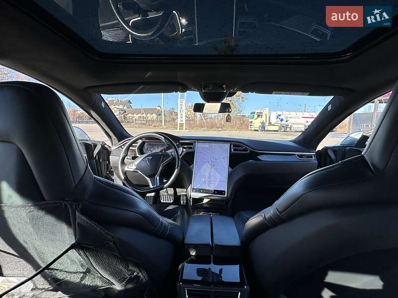 Лифтбек Tesla Model S 2016 в Львове
