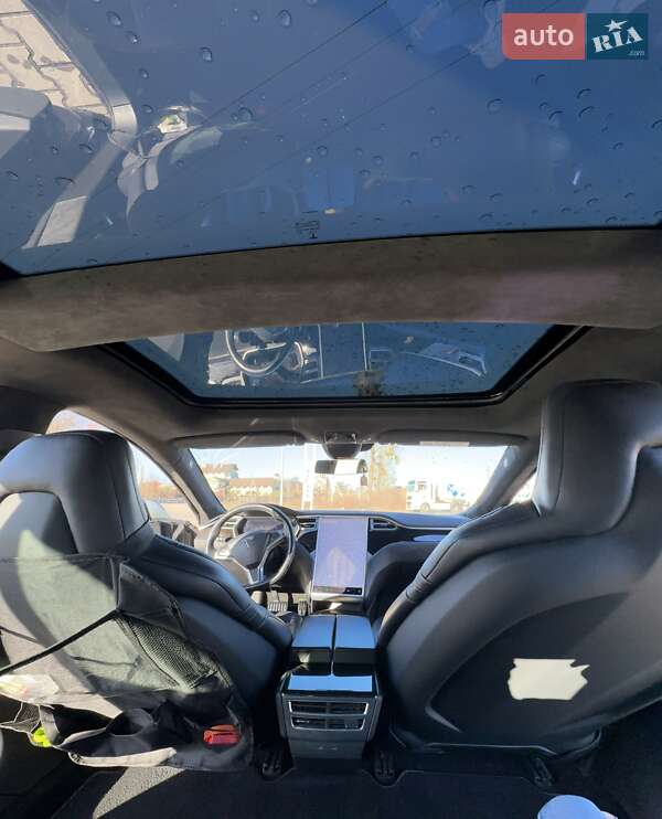 Лифтбек Tesla Model S 2016 в Львове