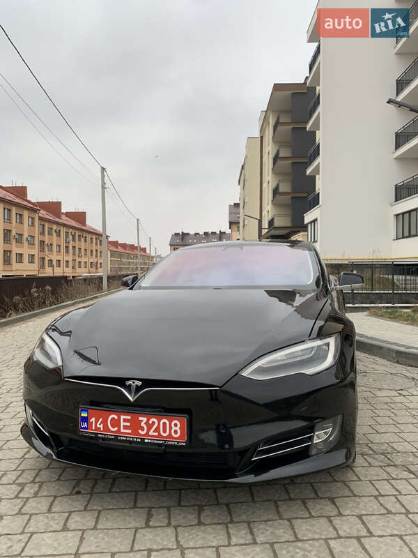 Ліфтбек Tesla Model S 2019 в Львові