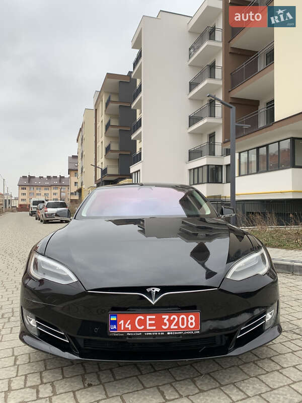 Ліфтбек Tesla Model S 2019 в Львові