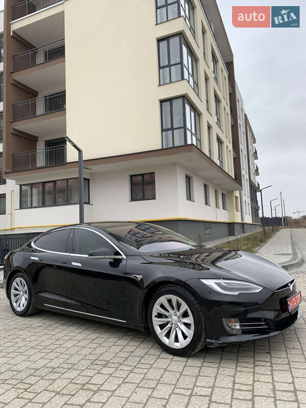 Ліфтбек Tesla Model S 2019 в Львові