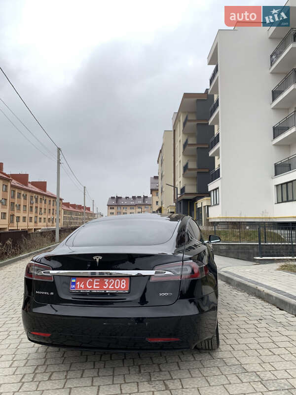 Ліфтбек Tesla Model S 2019 в Львові