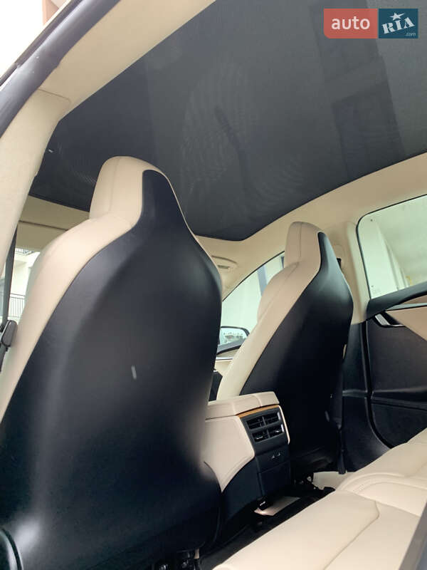Ліфтбек Tesla Model S 2019 в Львові