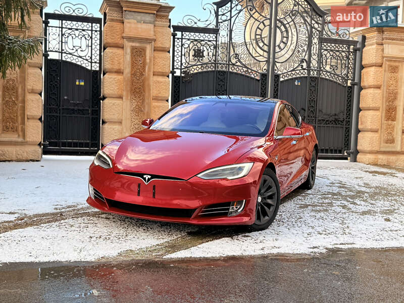 Лифтбек Tesla Model S 2018 в 