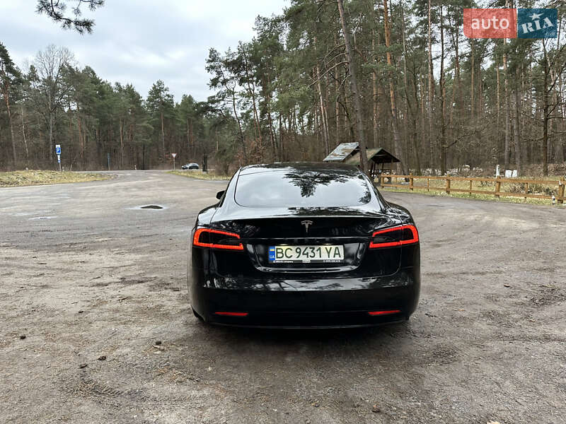 Лифтбек Tesla Model S 2018 в Львове