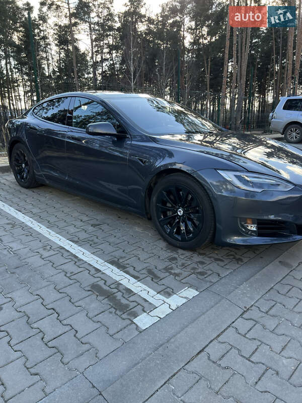 Ліфтбек Tesla Model S 2016 в Гостомелі