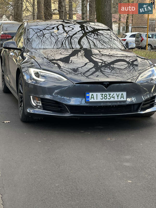 Лифтбек Tesla Model S 2016 в 
