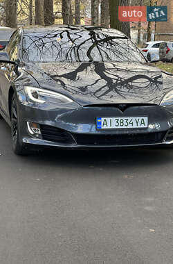 Лифтбек Tesla Model S 2016 в 