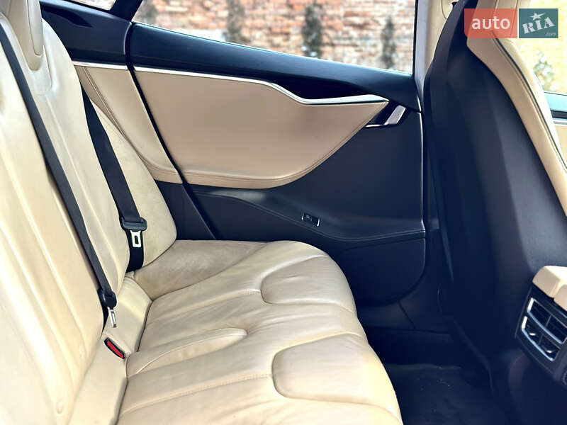 Лифтбек Tesla Model S 2014 в Тернополе фото 41 Лифтбек Tesla Model S 2014 в Тернополе