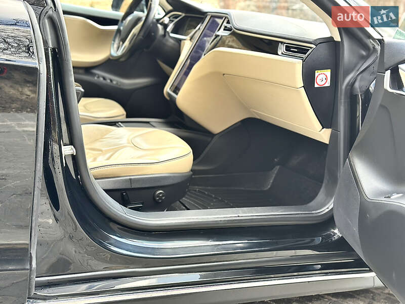 Лифтбек Tesla Model S 2014 в Тернополе фото 45 Лифтбек Tesla Model S 2014 в Тернополе