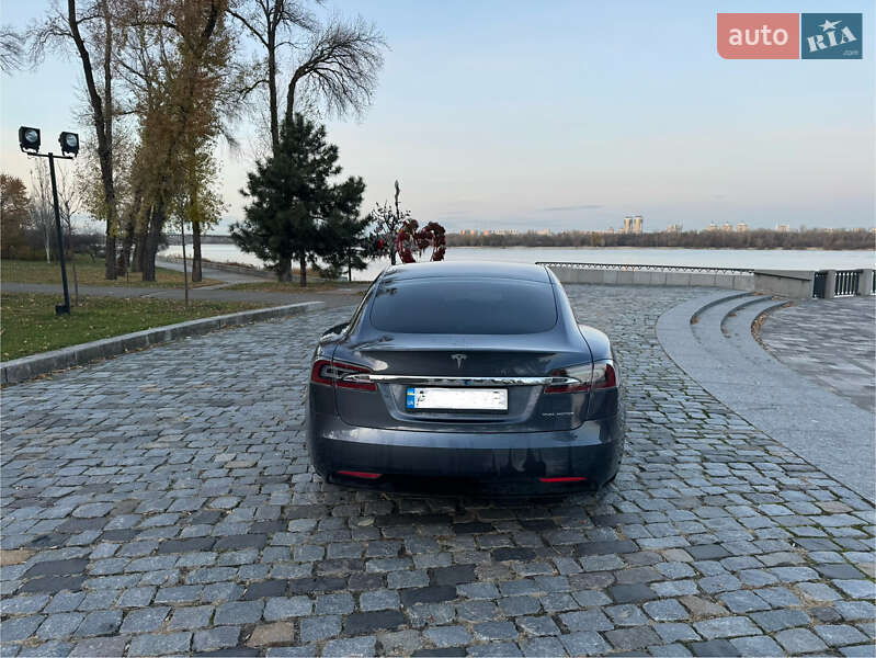 Лифтбек Tesla Model S 2020 в Киеве