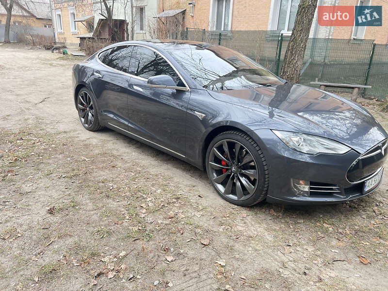 Лифтбек Tesla Model S 2014 в Киеве