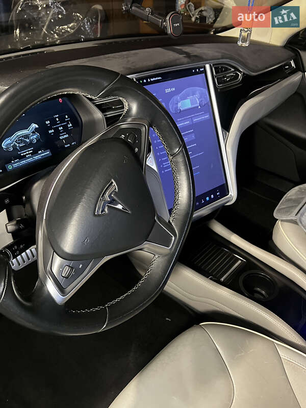 Лифтбек Tesla Model S 2014 в Киеве