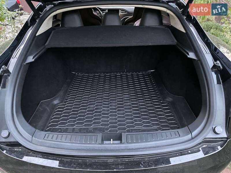 Лифтбек Tesla Model S 2015 в Броварах