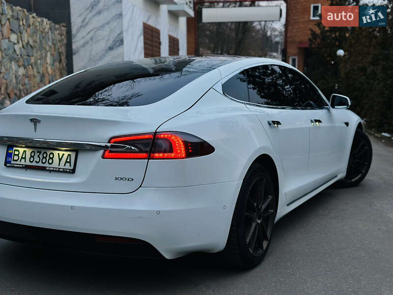 Лифтбек Tesla Model S 2018 в Кропивницком