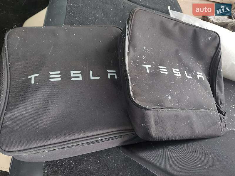 Лифтбек Tesla Model S 2014 в Тернополе фото 60 Лифтбек Tesla Model S 2014 в Тернополе