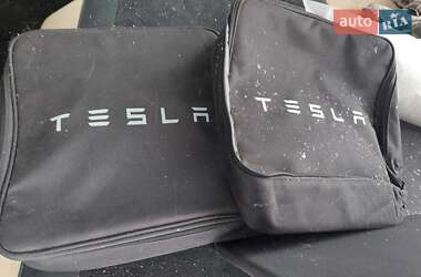 Лифтбек Tesla Model S 2014 в 
