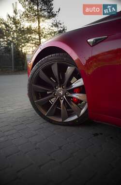 Ліфтбек Tesla Model S 2017 в Львові