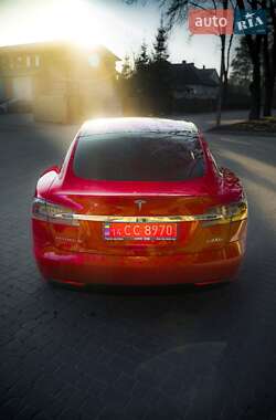 Лифтбек Tesla Model S 2017 в 