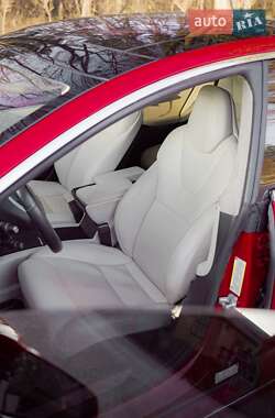 Лифтбек Tesla Model S 2017 в 