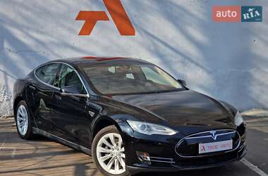 Лифтбек Tesla Model S 2014 в 