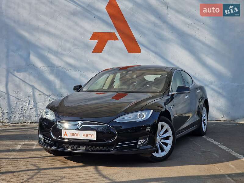 Лифтбек Tesla Model S 2014 в 