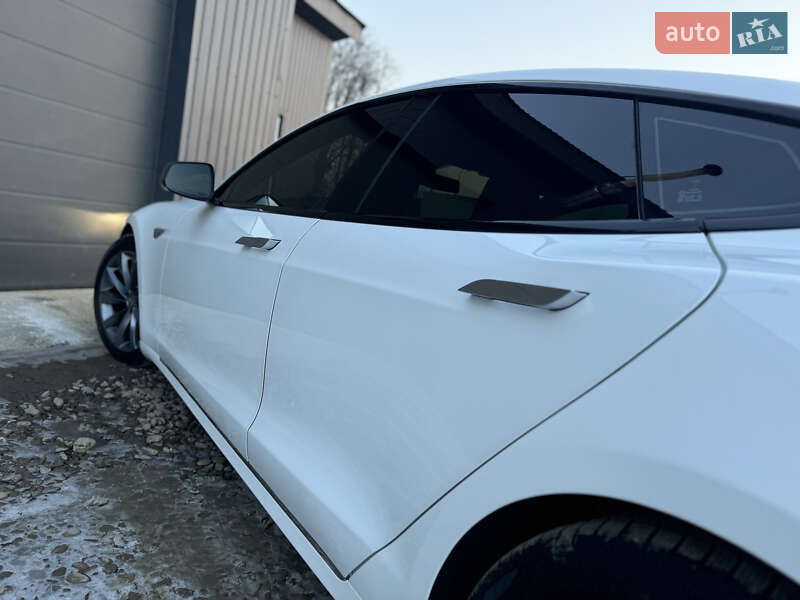 Лифтбек Tesla Model S 2013 в Трускавце