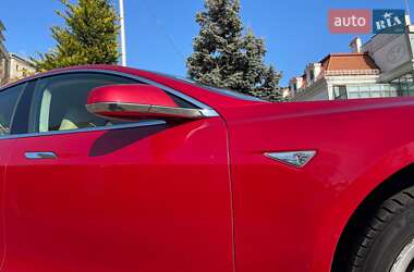 Лифтбек Tesla Model S 2013 в 