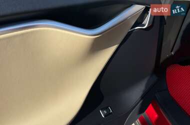 Лифтбек Tesla Model S 2013 в 