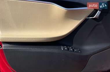 Лифтбек Tesla Model S 2013 в 