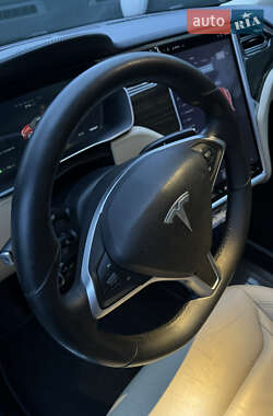 Лифтбек Tesla Model S 2015 в 
