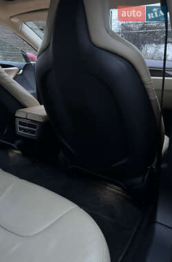 Лифтбек Tesla Model S 2015 в 